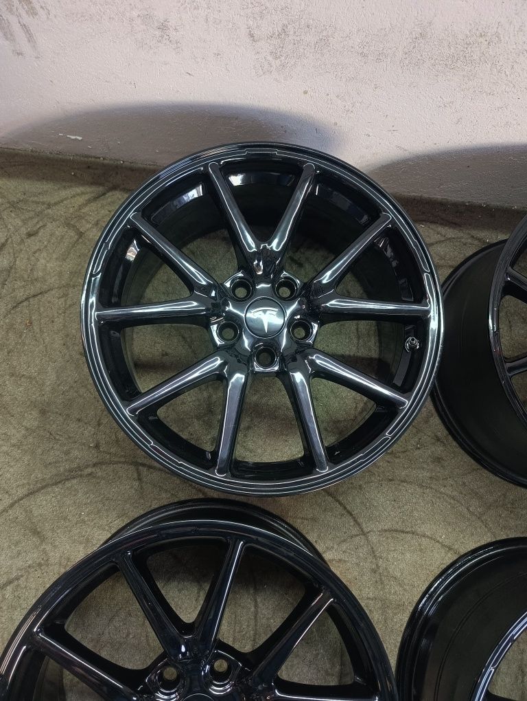 Felgi aluminiowe Tesla  ET 40 8,5jx18" 5x114,3 czujniki