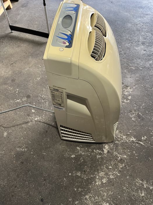 Aparelho de ar condicionado usado sem comando a funcionar    funcio