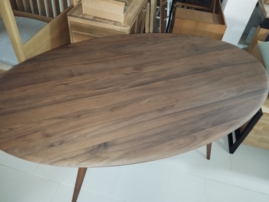 Mesa de jantar em nogueira