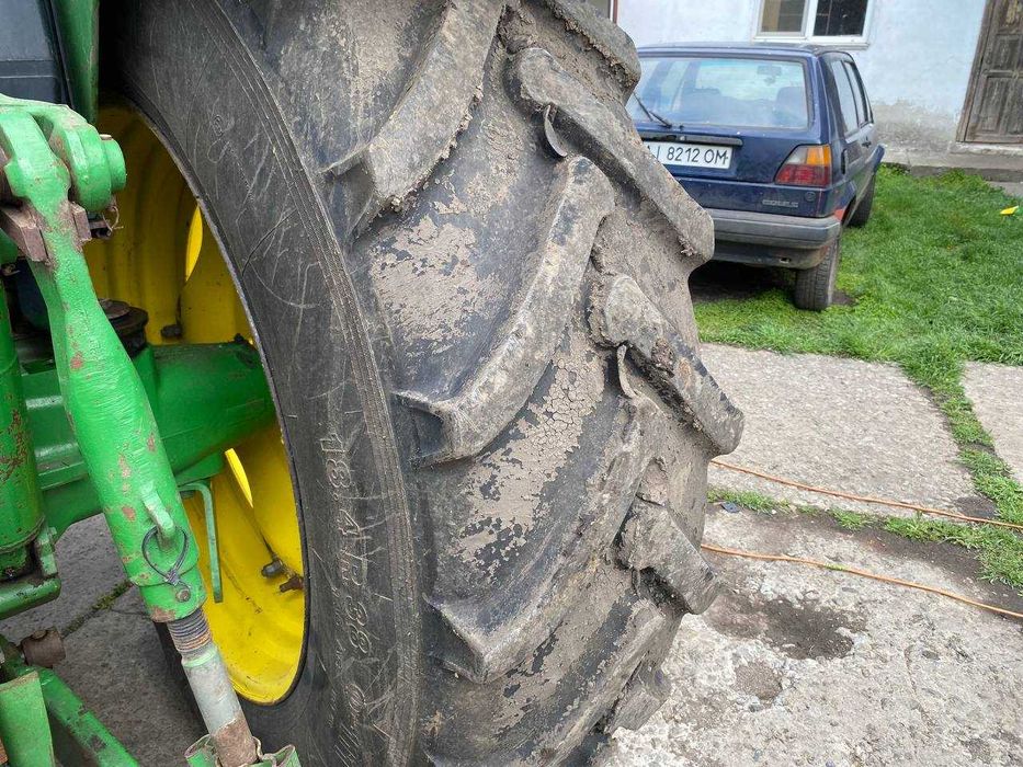 John Deere 6810 трактор сільськогосподарський