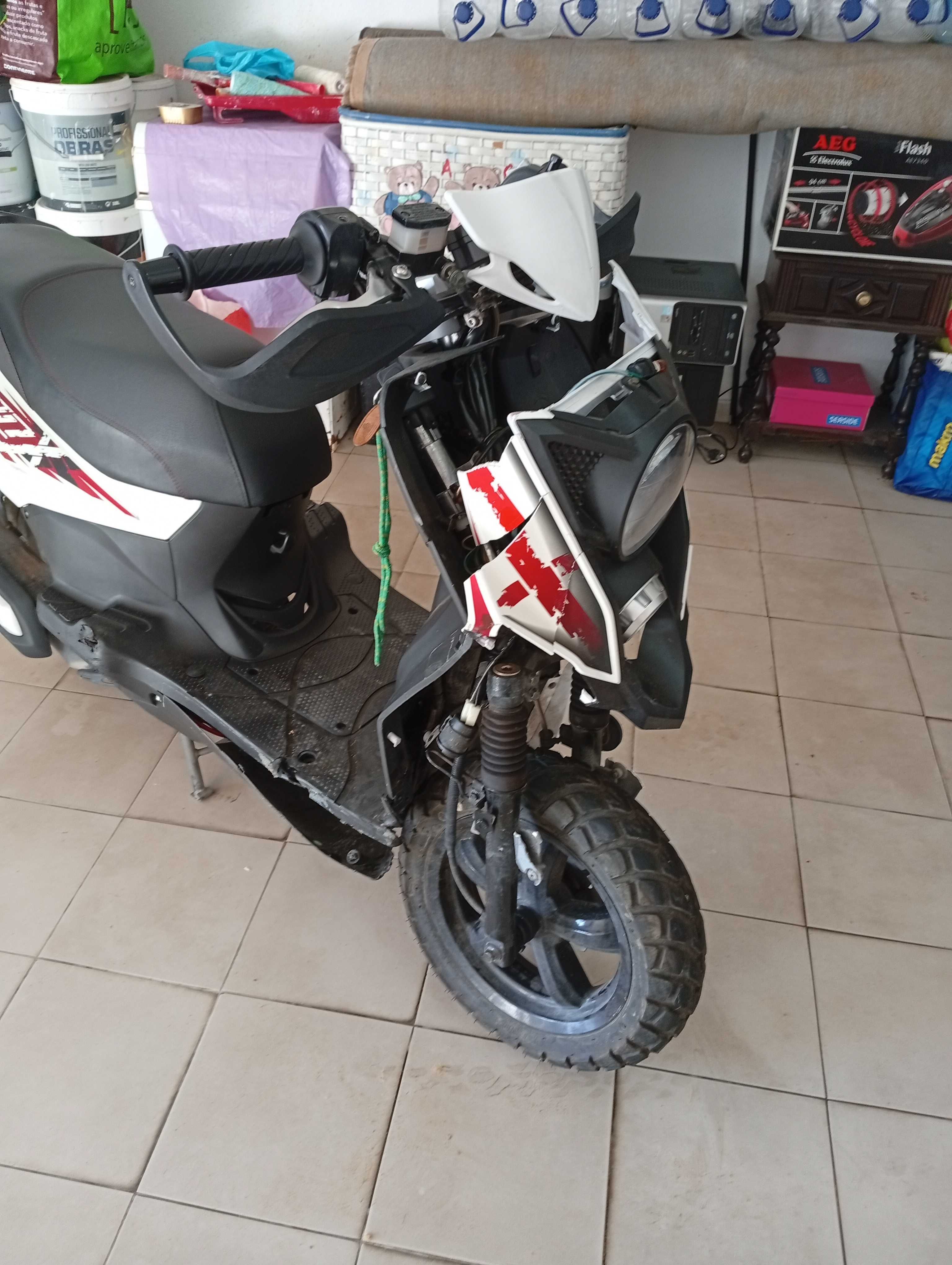 SYM CROX- 2024- Acidentada