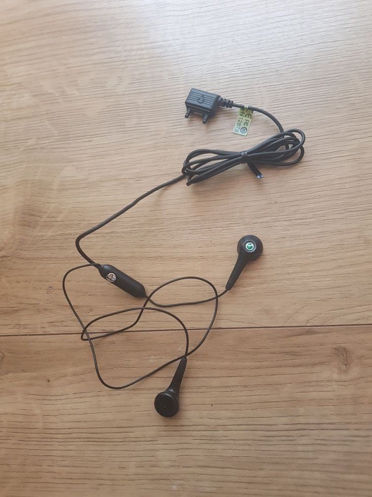 Nowe przewodowe słuchawki marki Sony Ericsson HPM-62.