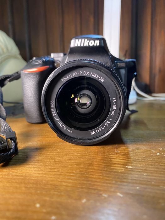 Nikon d5600 з китовим обєктивом