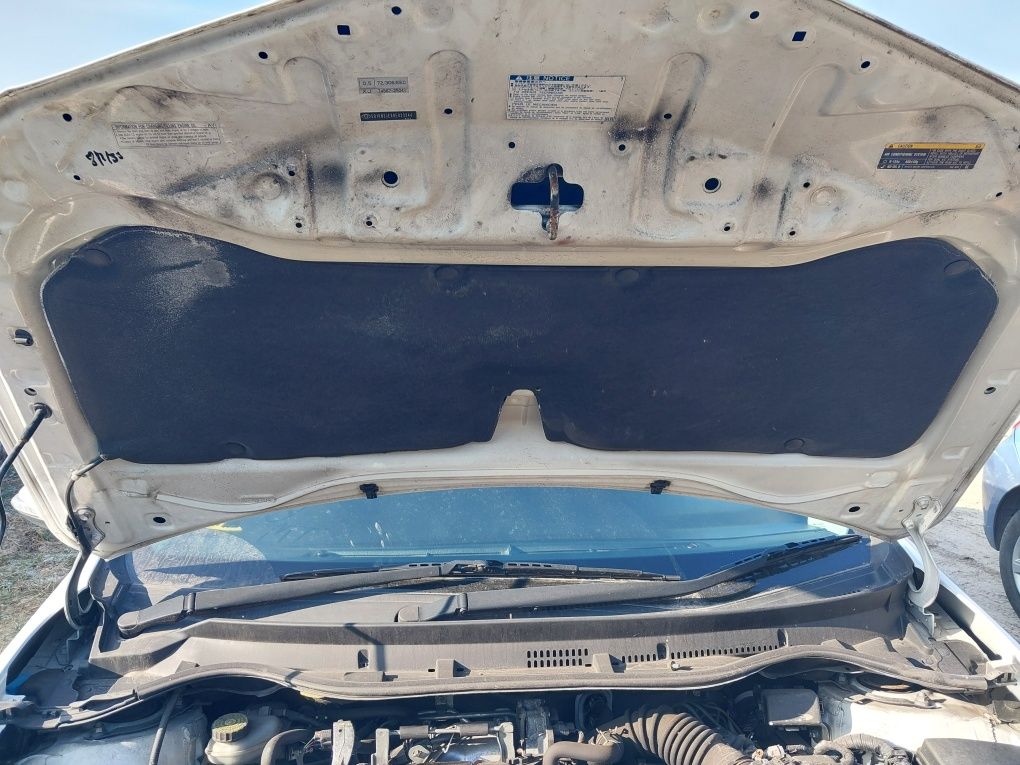 Toyota auris II podbitka maski wygluszenie
