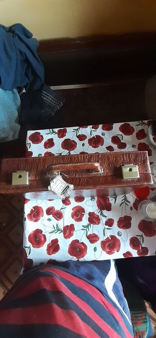 Дипломат под крокодилью кожу новый с двумя ключиками и биркой.Смотрите