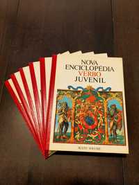 Vários livros e enciclopedias