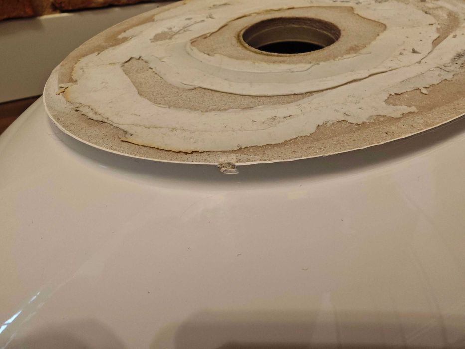 Umywalka biała łazienka nowoczesna korek złoty klik