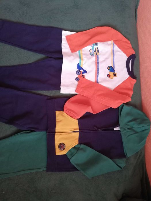 bluza+ bluzka +2 pary spodni  104/110