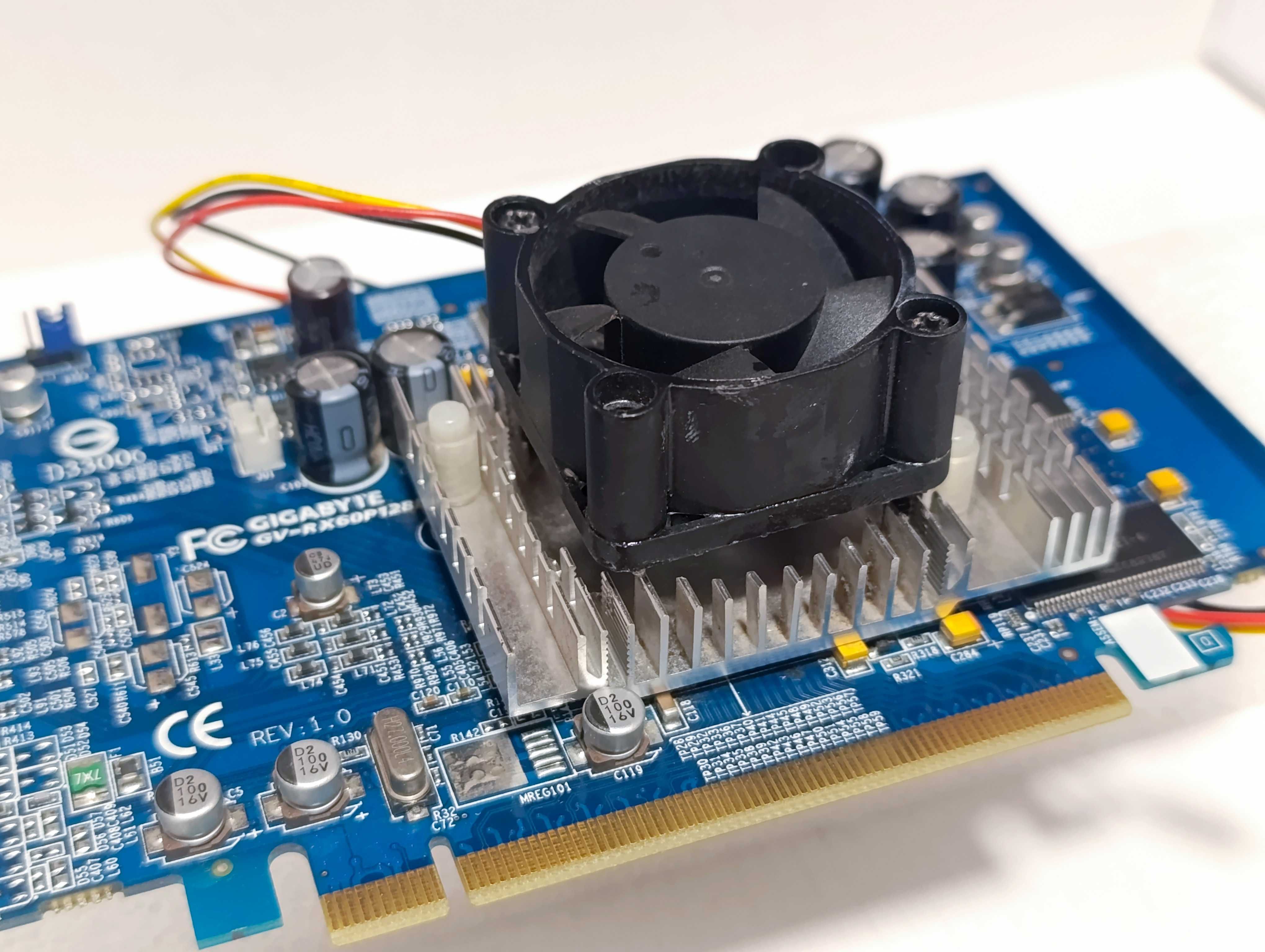 Відеокарта Gigabyte ATI Radeon X600 128 MB GDDR VGA DVI GV-RX60P128DE