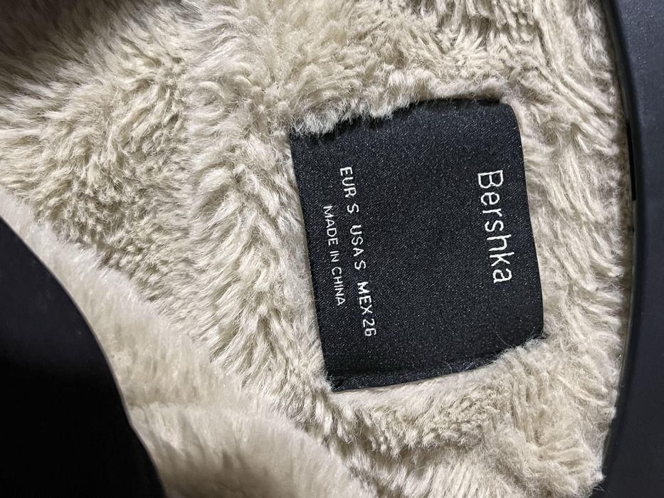 Куртка з мехом Bershka