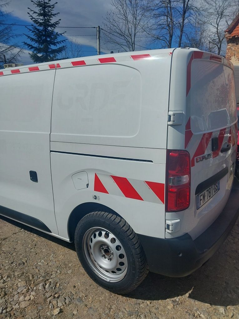 Błotnik Lewy ćwiartka Expert III L2 16-24r