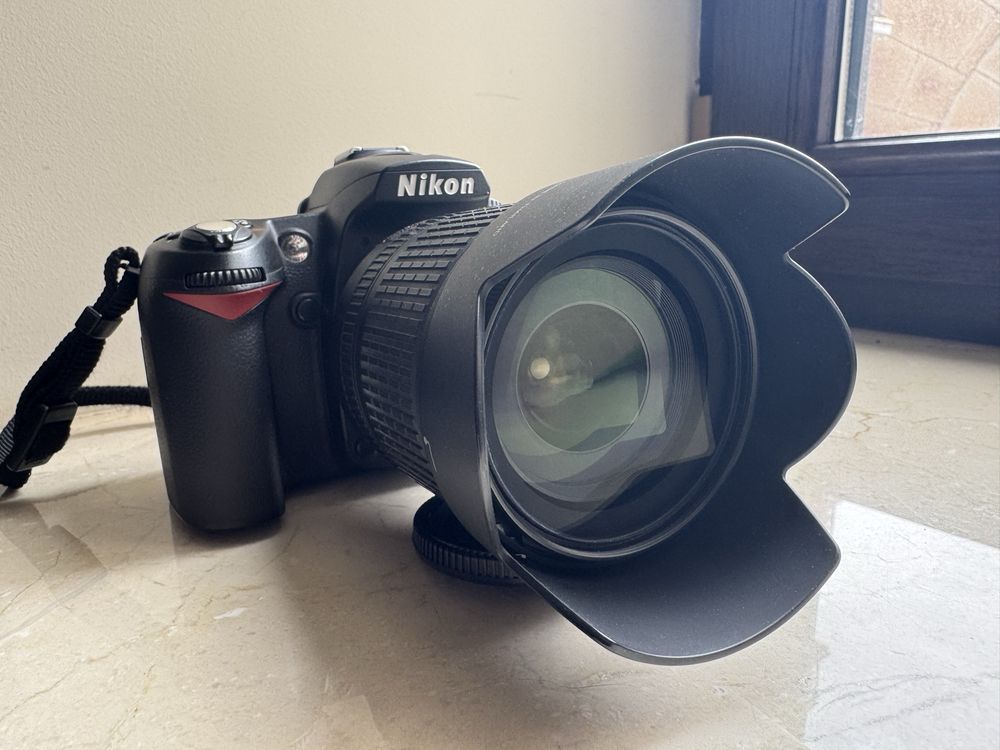 Nikon D90 kit с oбъективом Nikkor 18-105mm AF-S f/3.5-5.6G ED VR