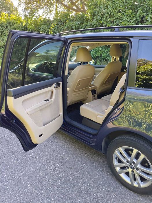 Volkswagen Touran 1.6 TDI (2011)  - Econômica e Espaçosa