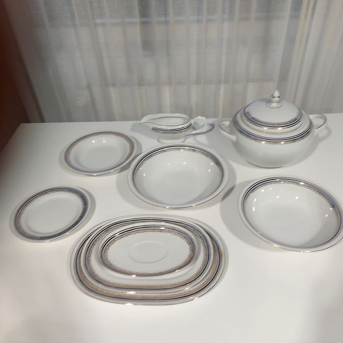 Serwis obiadowy porcelanowy na 12 osób