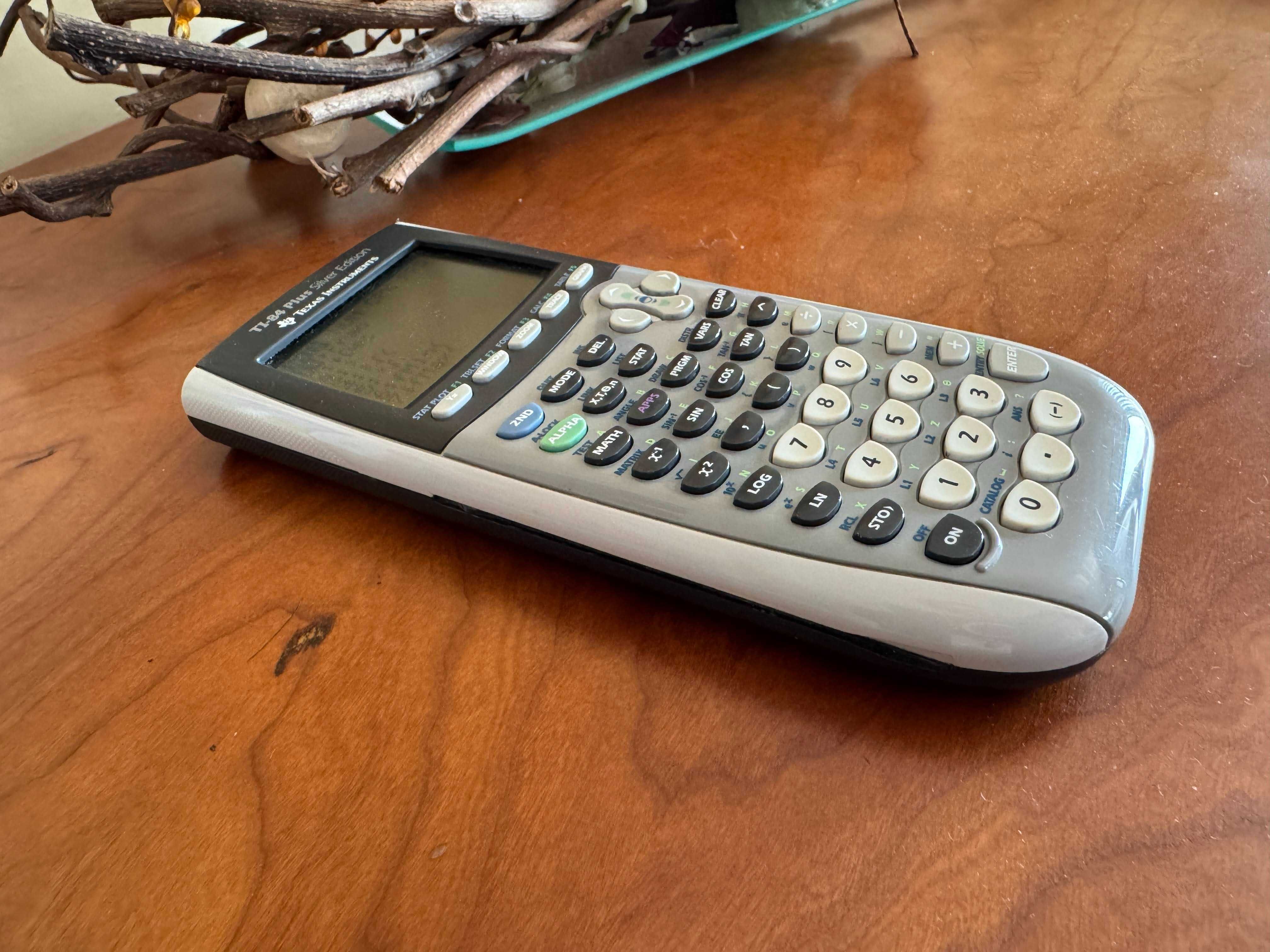 TI 84 Plus Silver Edition (como nova)