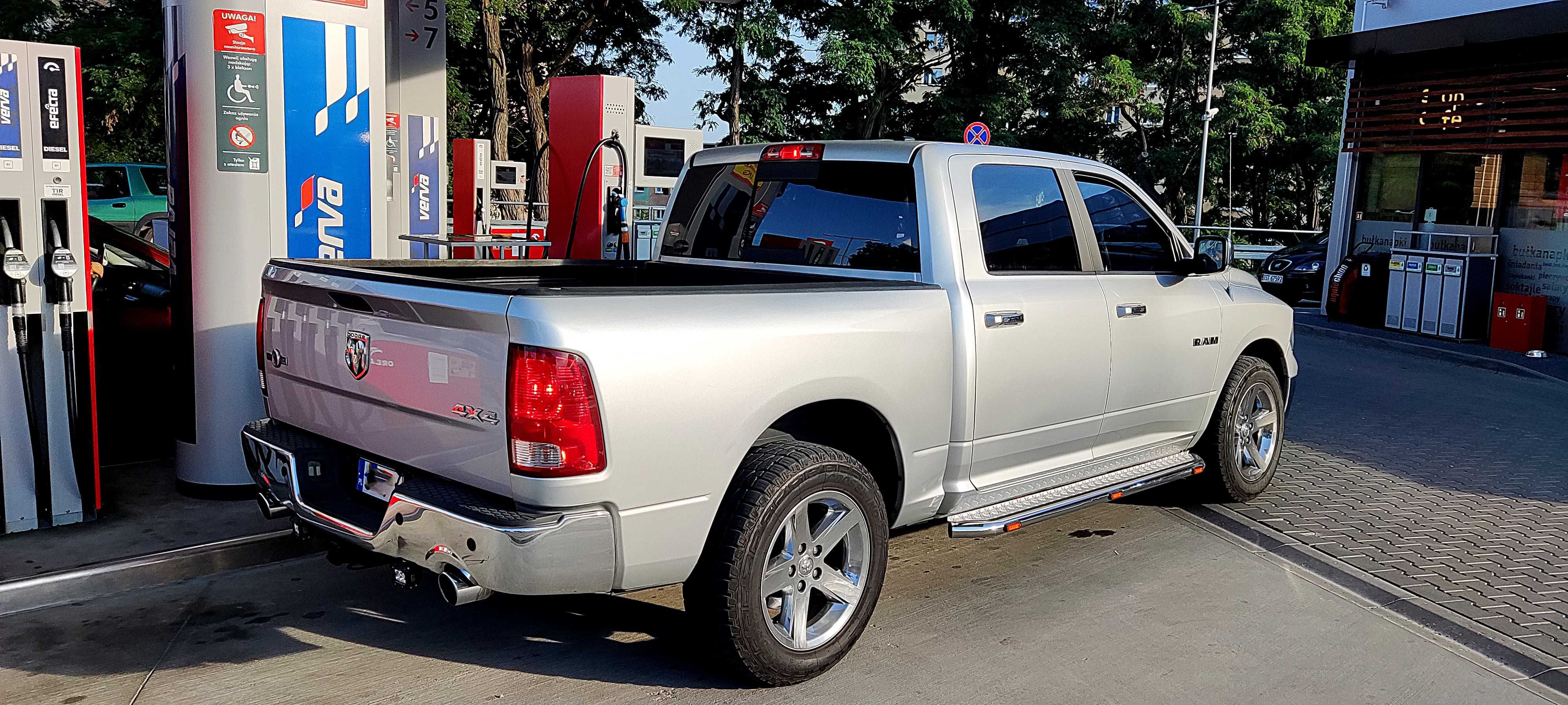 Tundra RAM Dodge orurowanie Podesty z LEDAMI
