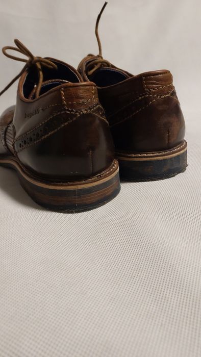 Pantofle.buty męskie eleganckie skóra 43 bugatti.