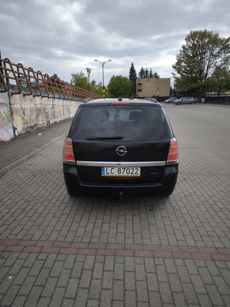 Opel Zafira B 2005r