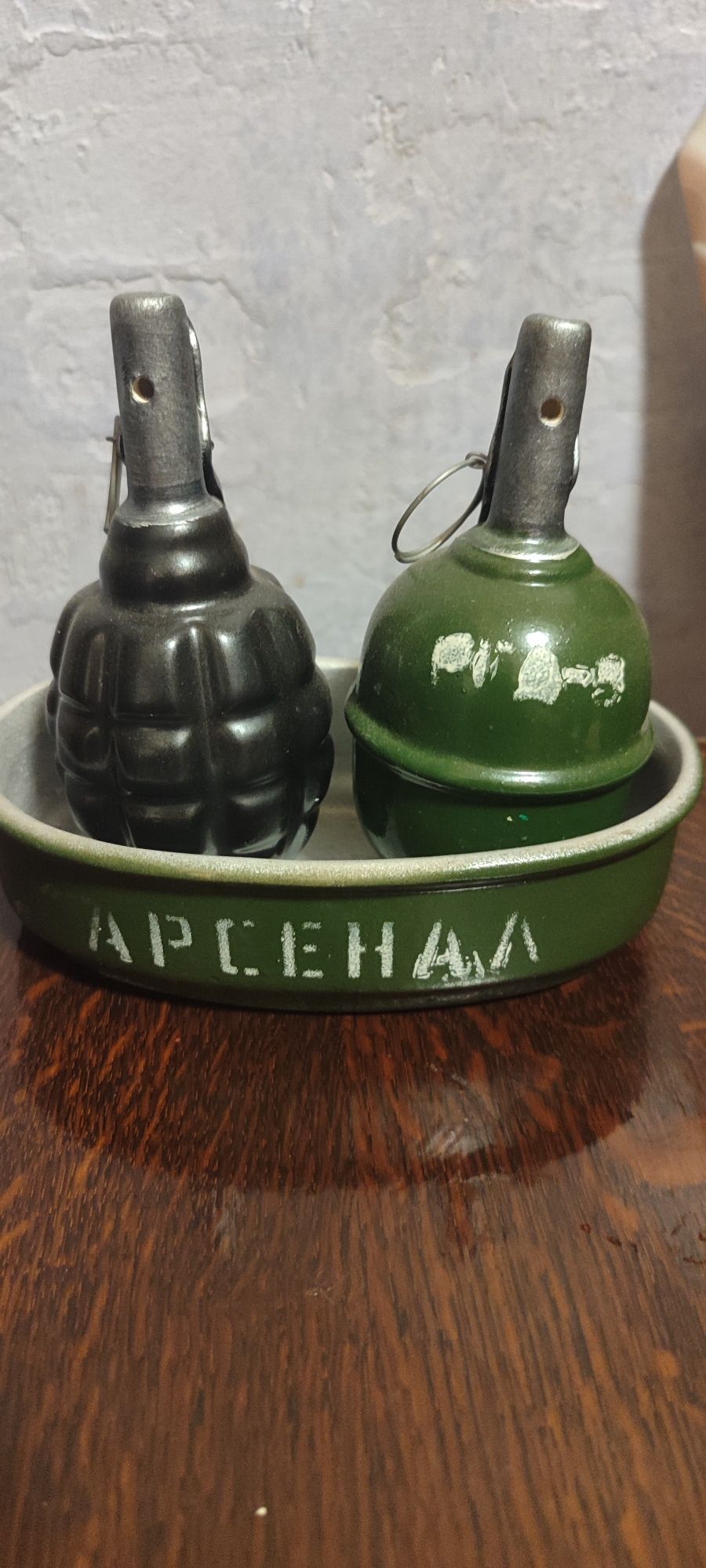 Керамический набор для соли и перца.