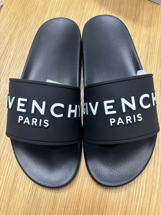 Klapki firmy Givenchy rozmiar 41 nowe