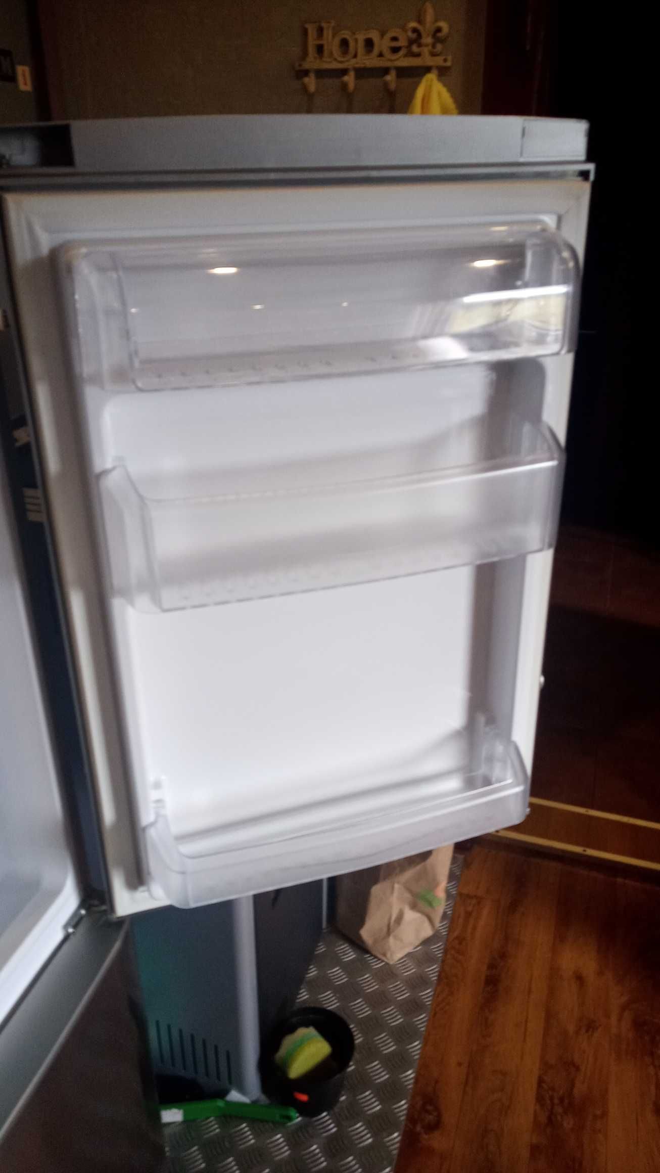 Lodówka BEKO CSA 24021X