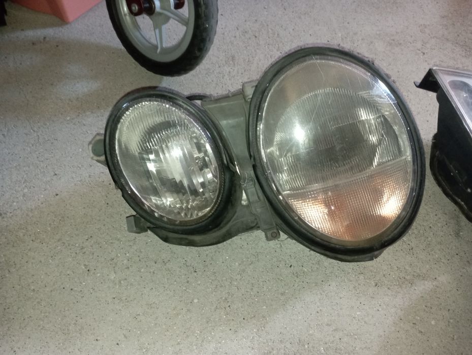 Farol (Óptica) esquerdo xenon original mercedes clk w208

Farol