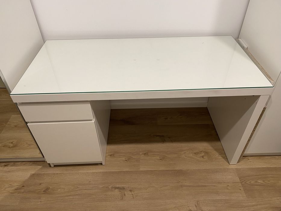 Sercretária MALM ikea + vidro na medida