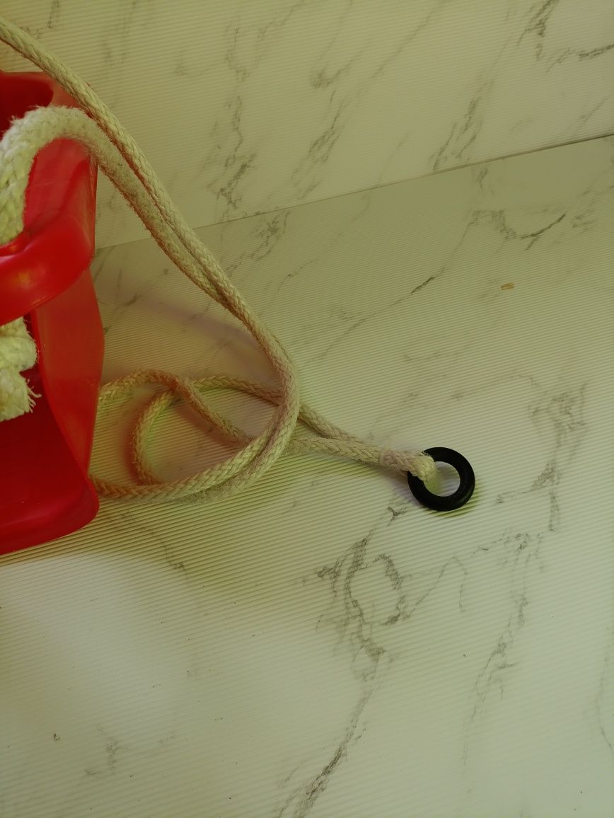 Huśtawka kubełkowa plastikowa dla dziecka – stan bardzo dobry
