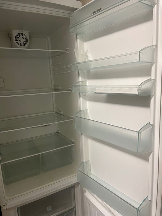 Холодильник LIEBHERR ( мотор не працює)