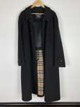 Klasyczny czarny plaszcz vintage burberry w krate burberry brit