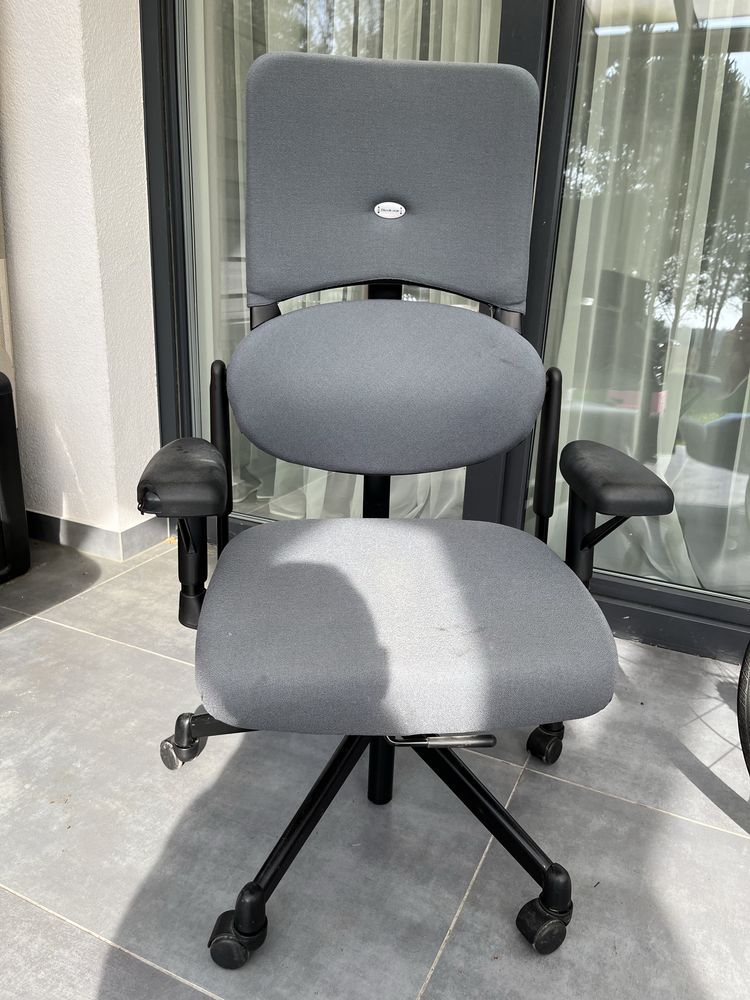 Krzeslo biurowe obrotowe szare