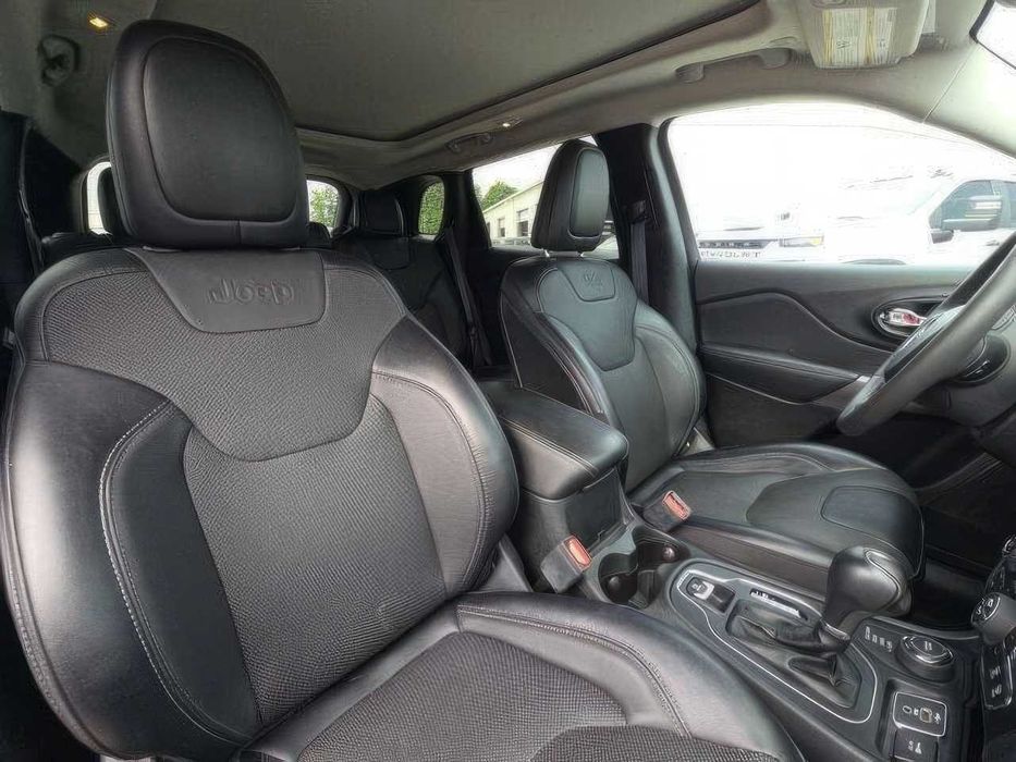 Jeep Cherokee Latitude Lux      2022