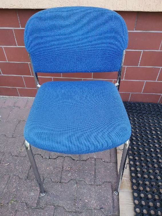 Krzesła metalowe tapicerowane