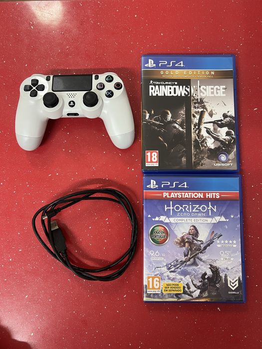 PlayStation 4 + Comando + Jogos (Horizon, Rainbows, Roblox,Fortnite)