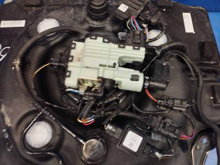 Бачок системи ADBLUE 7P0131878 Адблю Volkswagen Touareg FL Туарег фл1