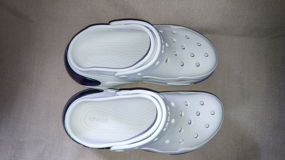 Crocs unisex Bubble Crush Reflector Clogs Kelp