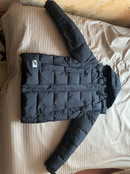 Куртка мужская,в отличном состоянии б/у. Nike зимняя,пуховик,размер 50