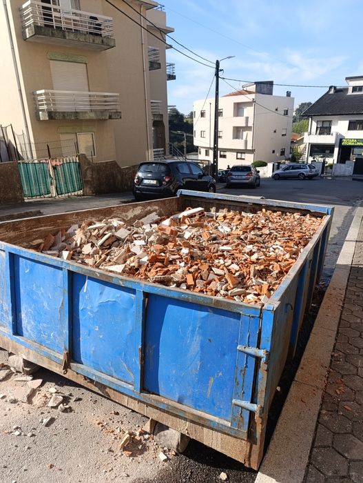 Demolição, remoção de entulhos, limpezas garagem