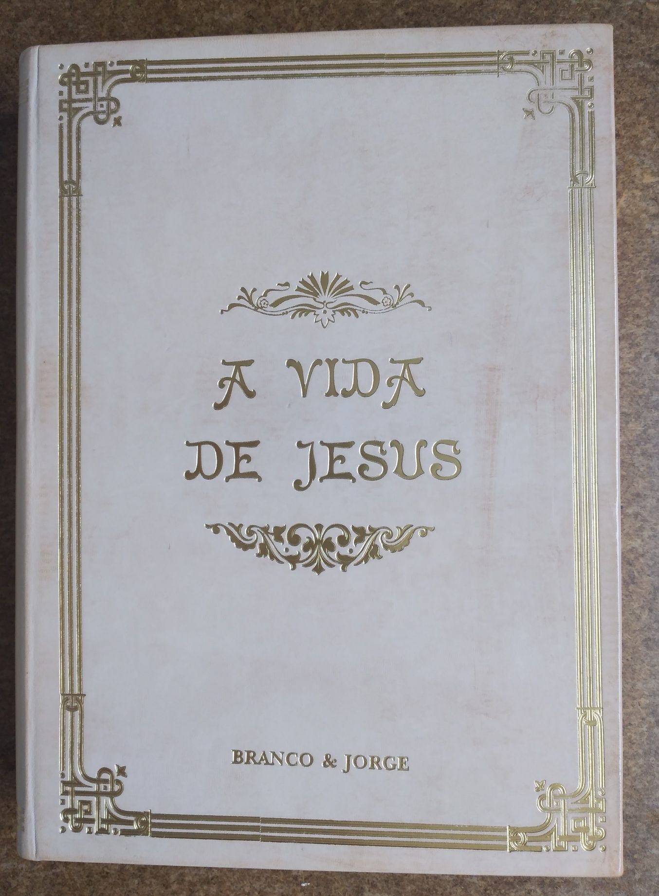 A vida de Jesus encadernado em pele natural -livro novo caixa original
