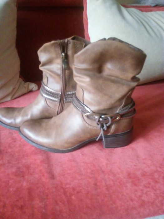 Продам чоботи коричневі 37 розмір