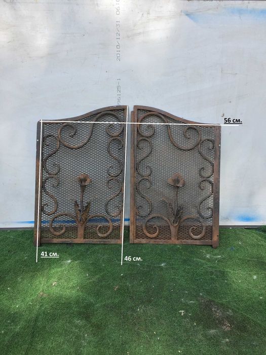 Ковані дверцята до каміна із захисною сіткою 56х46 квітами троянди