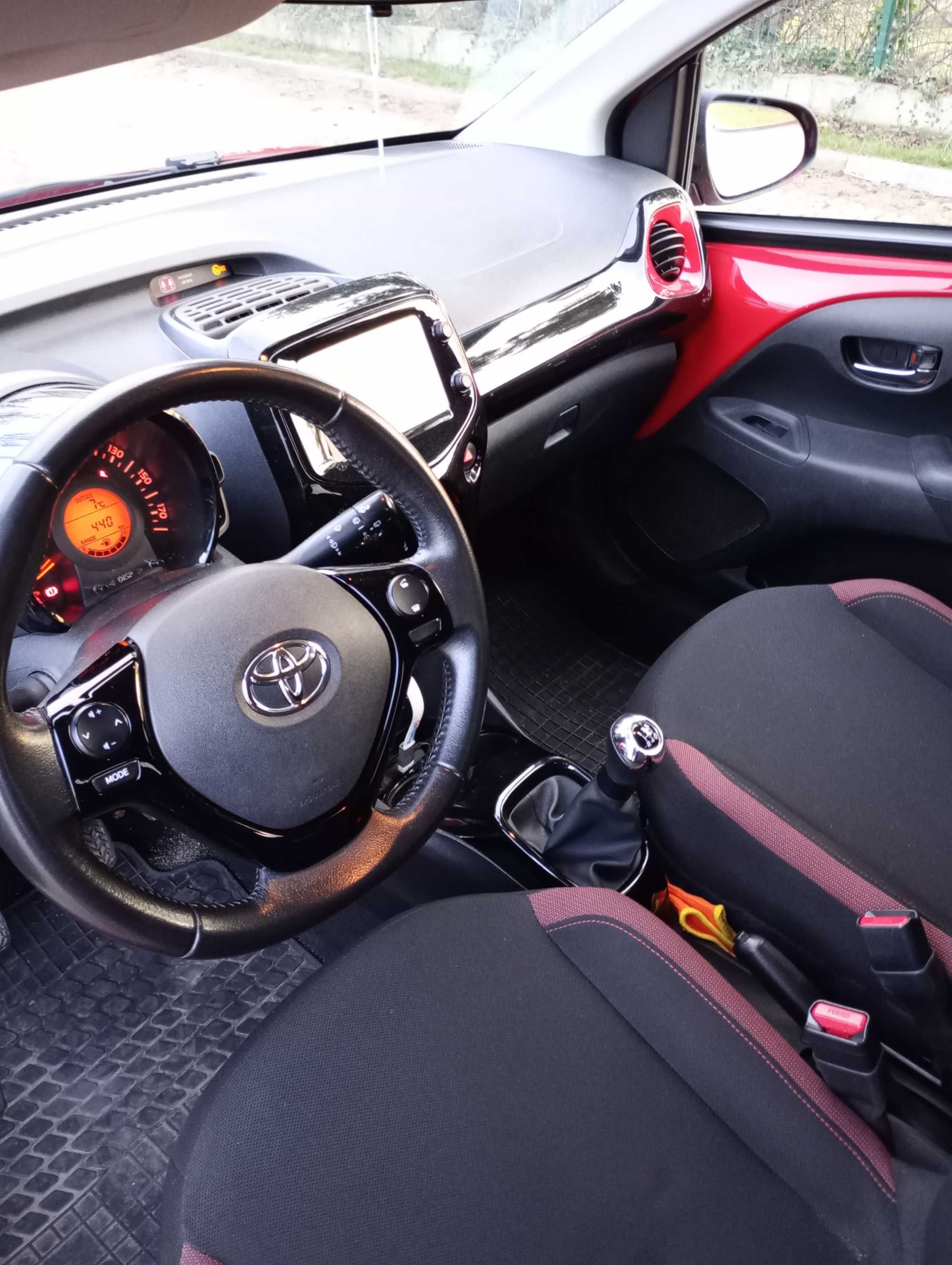 Toyota Aygo X-Cite najbogatsza wersja, tablet, kamera cofania