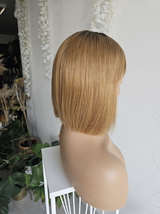 Peruka z włosów naturalnych Erin karmelowa z grzywką