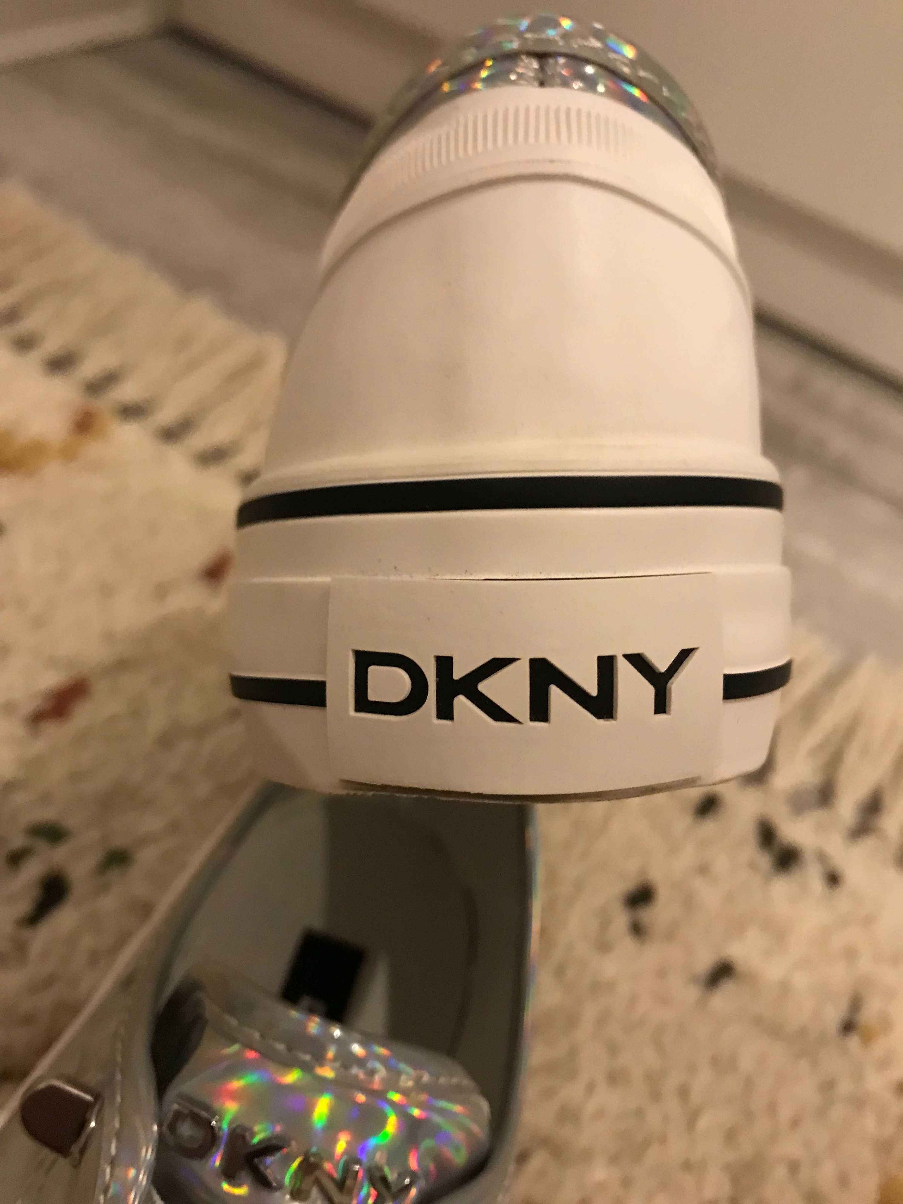 Ténis DKNY prateados