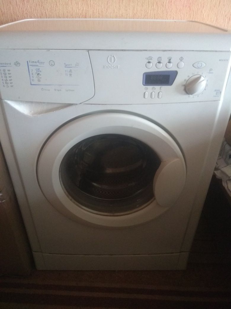 Продам стиральную машинку Indesit