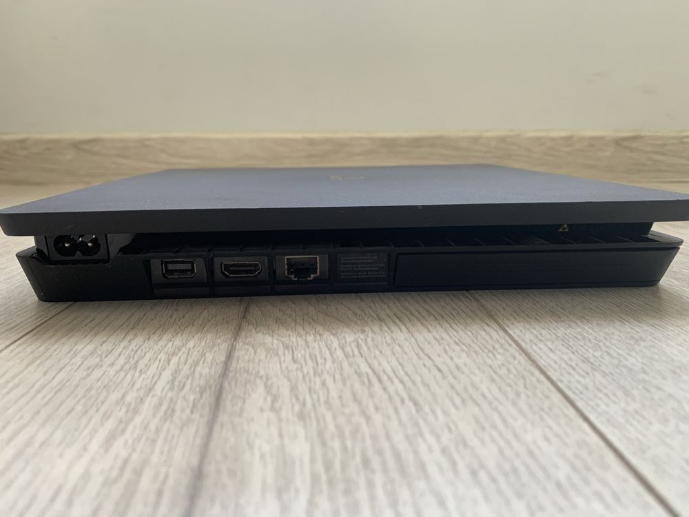 Playstatiaon 4 slim 1tb, Ідеальний стан, повний комплект.