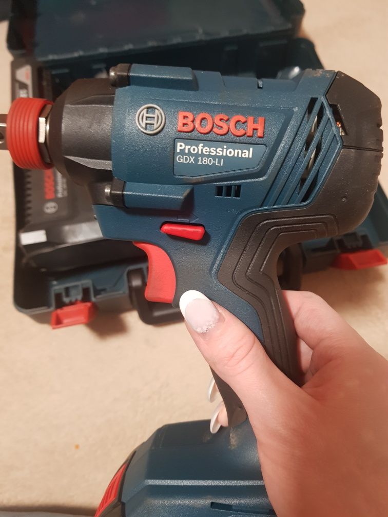 Продам Гайковерт-Шуруповерт Bosch GDX 180 LI 2x 2.0