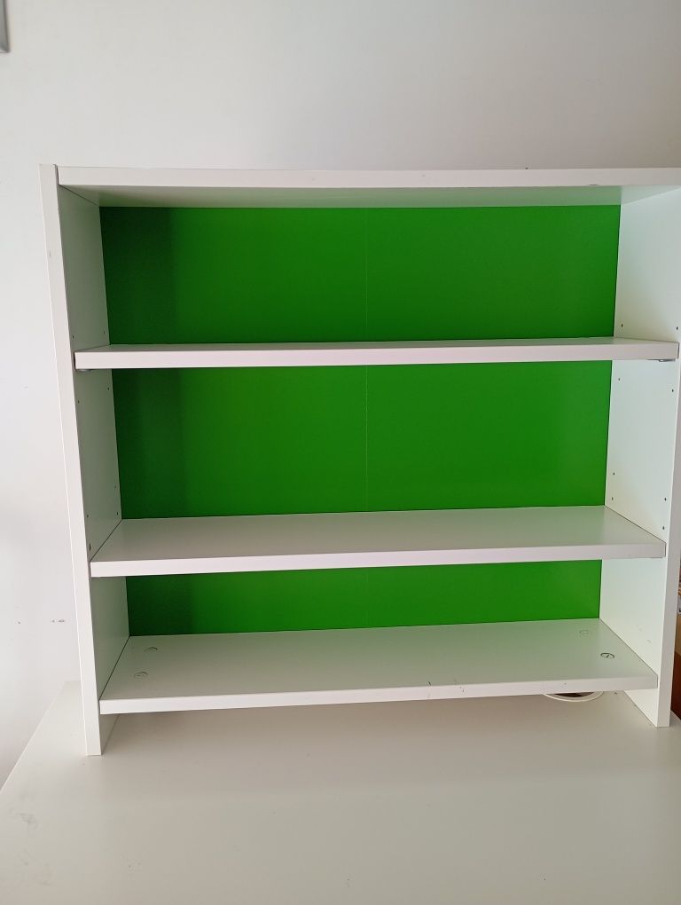 Estante de apoio a secretária