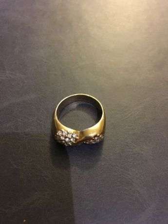Anel banho ouro com cristais