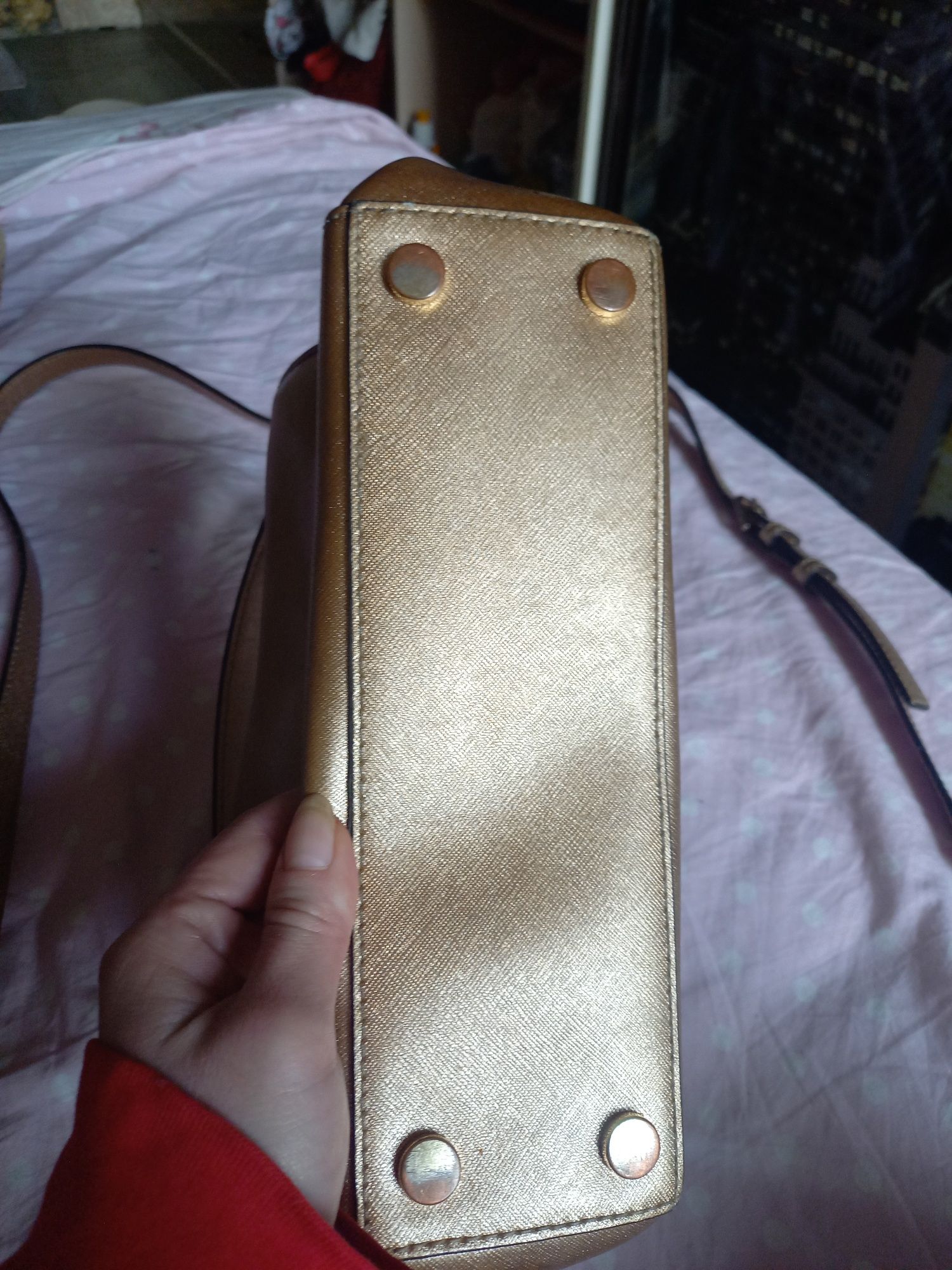 Золотистая сумка Michael Kors 17×30